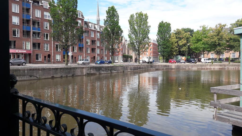 Appartement Slapen Op De Gracht Leeuwarden Exterior photo